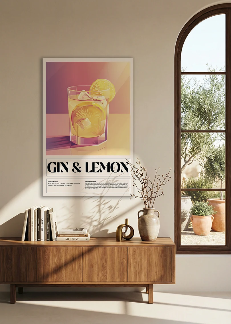 Akustikbillede med en retro cocktailplakat med Gin & Lemon, over en skænk i valnød ved et buet vindue