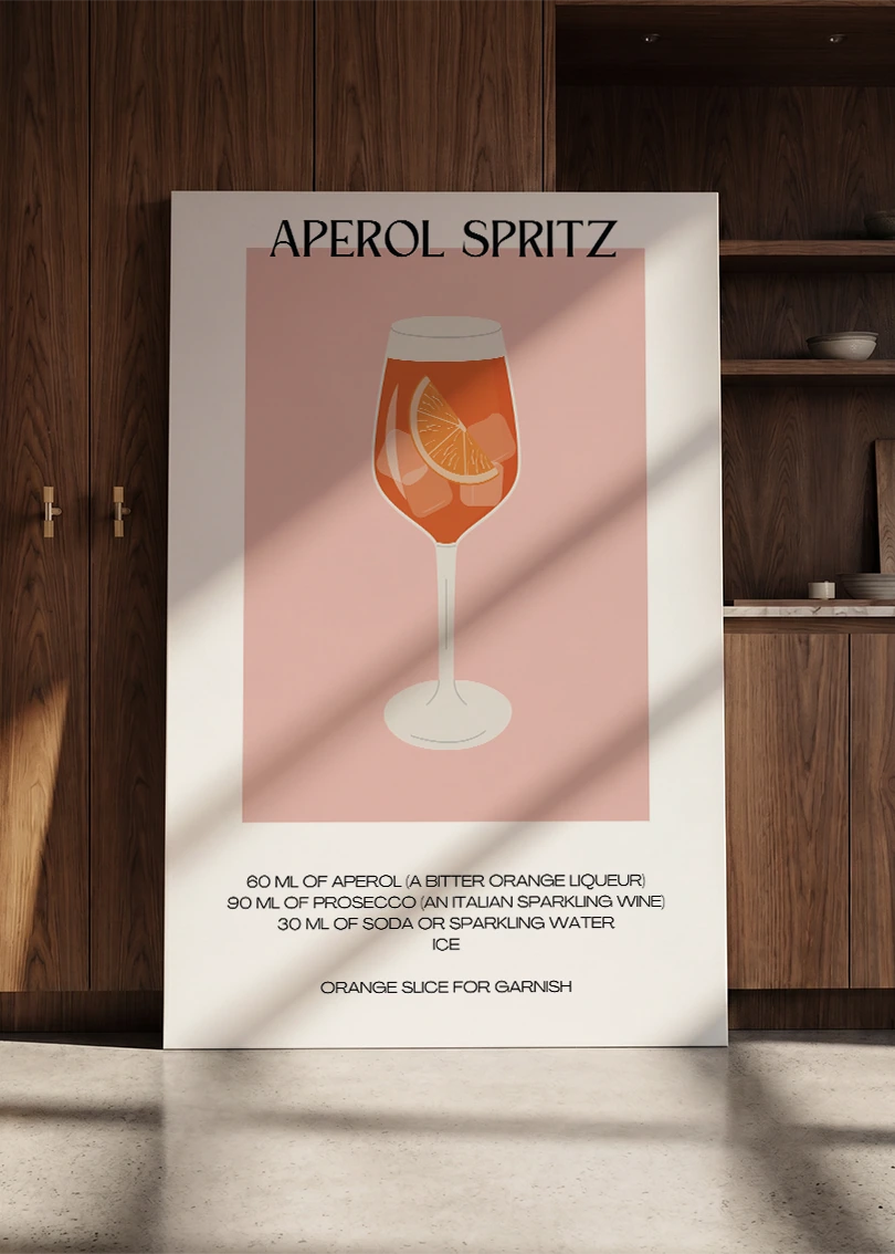 Akustikbillede med en minimalistisk cocktailplakat med Aperol Spritz, lænet mod en skabsvæg i valnød