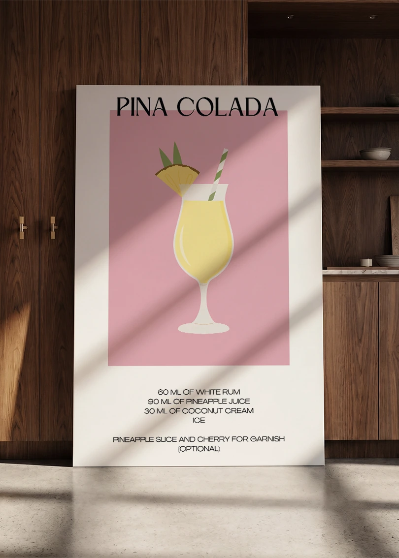 Akustikbillede med en minimalistisk cocktailplakat med Pina Colada, lænet mod en skabsvæg i valnød