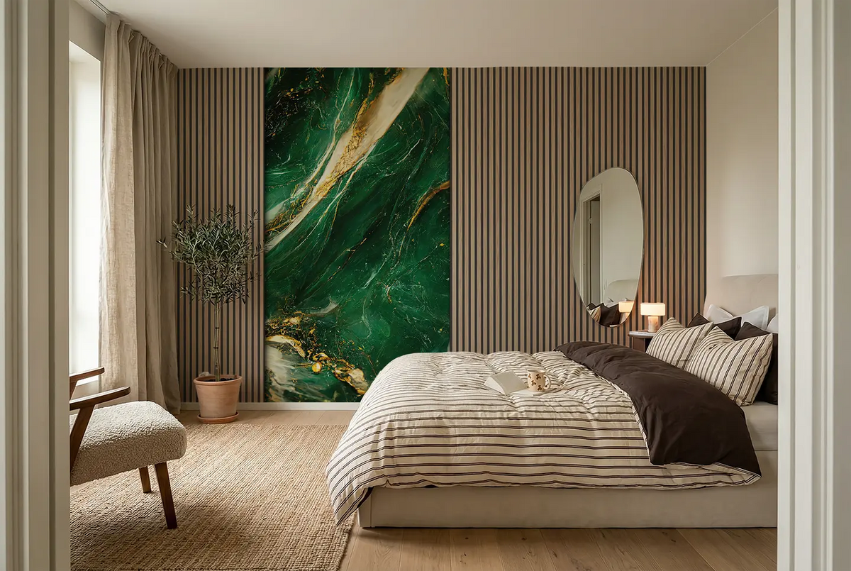 Akustiktillægsstykke i grøn marmorlook, 121x244 cm, monteret i et soveværelse